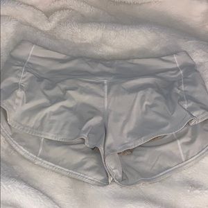 White Lululemon Shorts!!🤩🤩🤩